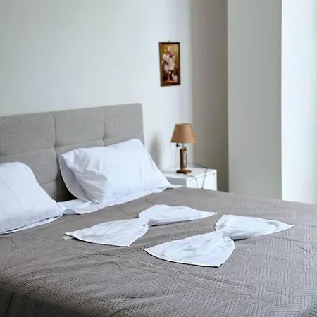 Apartment Aem 1 Bedroom Apt #6 *