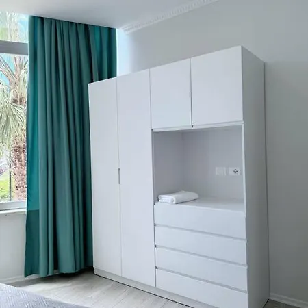 Aem 1 Bedroom Apt #6 Apartment